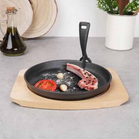 Grupa Orion Sp. z o.o. Patelnia do Serwowania Żeliwna 22 cm ORION z Deską i Uchwytem Litina