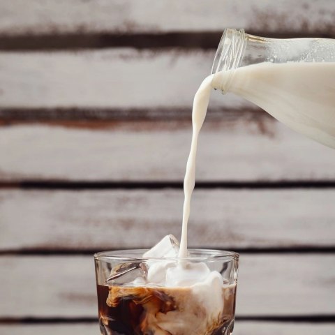 Grupa Orion Sp. z o.o. Butelka na Mleko ORION Szklana 1 L z Zakrętką do Napojów Soku