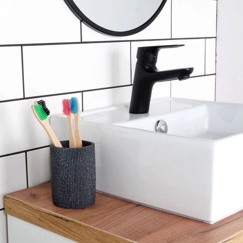 EDCO Eindhoven BV Kubek Łazienkowy Ceramiczny Czarny 7,5 x 10,5 cm ALPINA Ryflowany