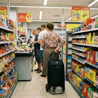 NC4303 WÓZEK NA ZAKUPY Z SIEDZISKIEM 40L CZARNY NILS