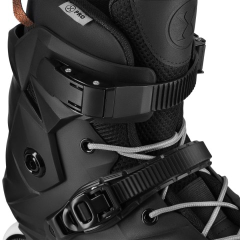 NA1601 ŁYŻWOROLKI SLALOMOWE SLAYD CZARNE ROZM. 46 NILS EXTREME