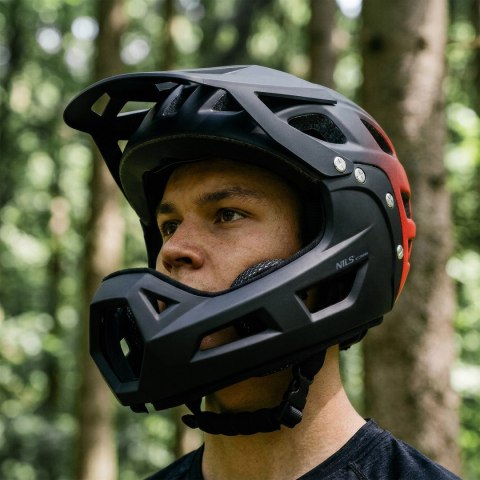 MTW101 KASK CZERWONY FULL FACE L(58-61CM) NILS EXTREME