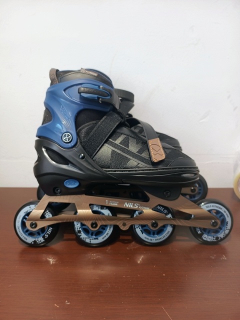 NA684 ŁYŻWOROLKI VELTO GRANATOWE ROZM. XL(42-45) NILS EXTREME